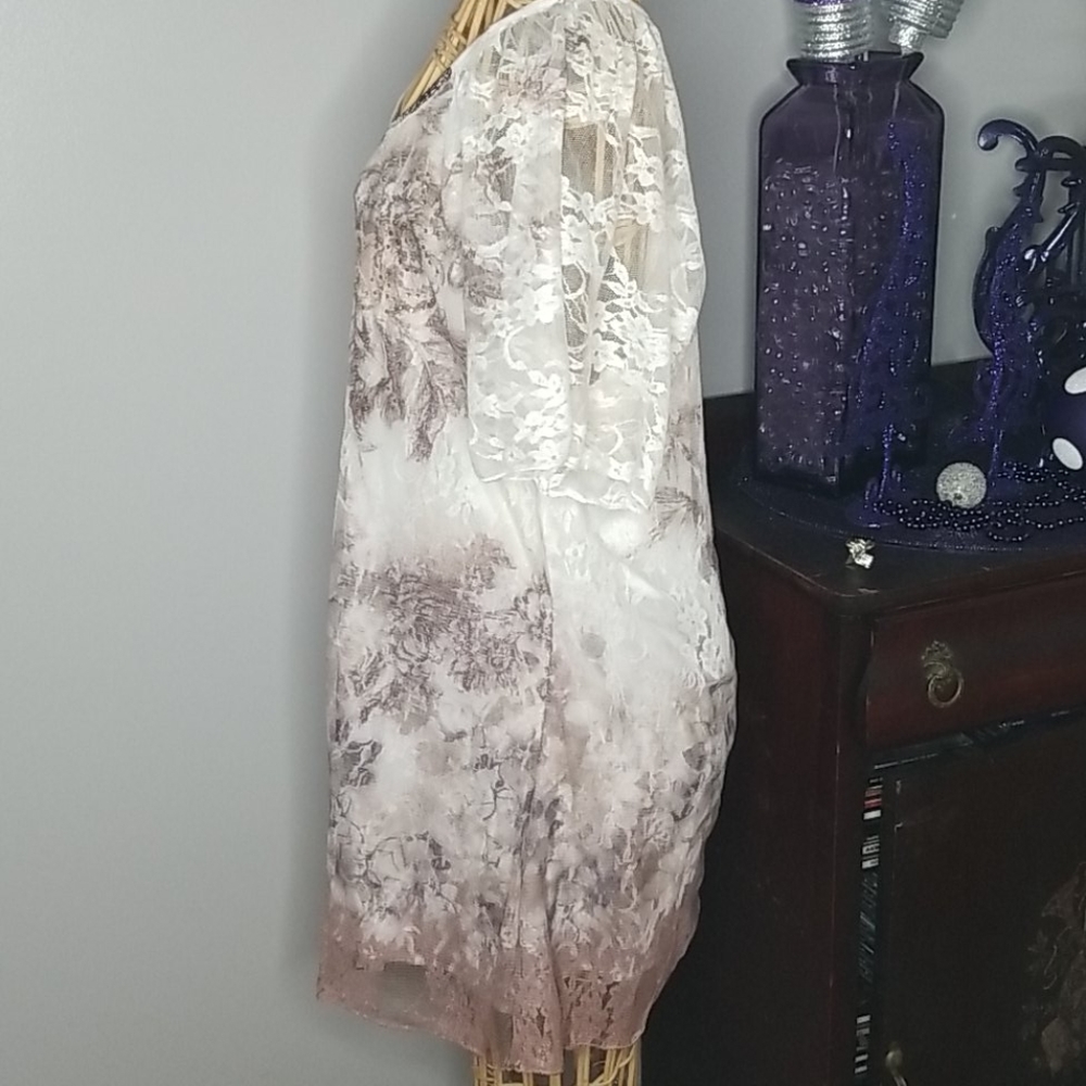 Dressbarn Large Short Sleeve Mauve, Tan & Cream Floral Lace Overlay Tunic Top - Picture 2 of 10